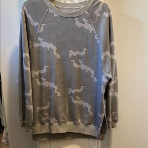 American Eagle women’s oversized camo sweatshirt